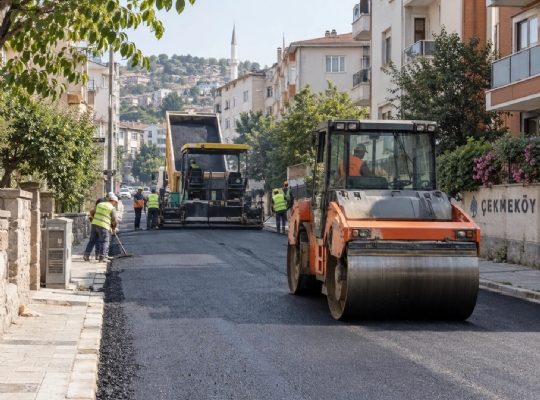 Çekmeköy’de Yol Yenileme Çalışmaları Hız Kesmeden Devam Ediyor